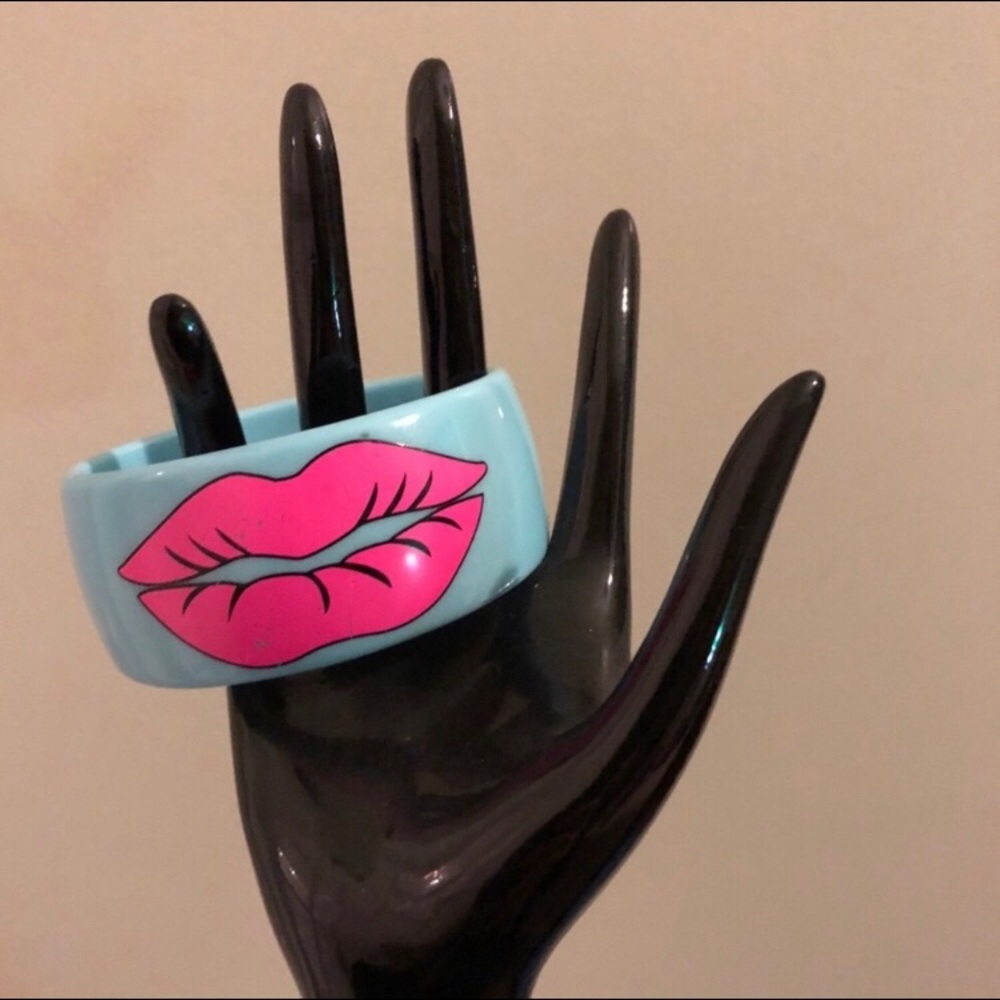 SOLD Vintage Kiss Bangle